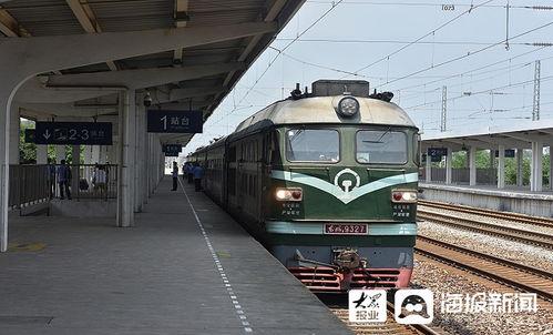 国产火车在国外开动视频