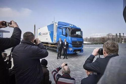 国产重卡超车的视频,展现中国制造新风采